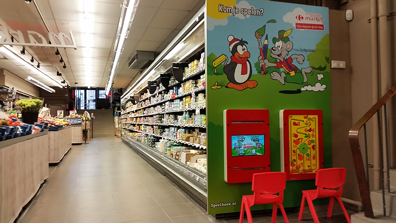 volledig eigen gemaakte achterwand voor uw eigen kinder speelhoek